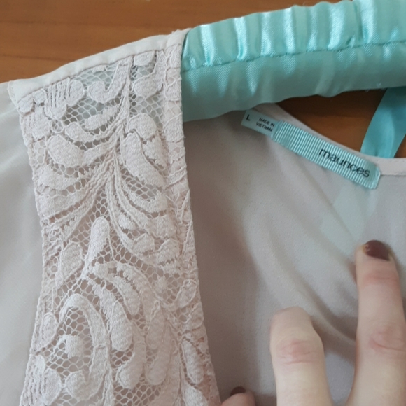 Free..Women's lace Maurice's sheer. Beautiful. - Picture 2 of 3